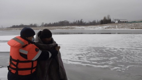 В Башкирии несколько рыбаков оказались в водной ловушке