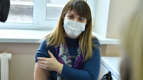 Миллионный житель вакцинировался от COVID-19 в Саратовской области