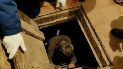 Сломавшаяся лестница на двое суток "превратила" подвал в карцер для хозяина