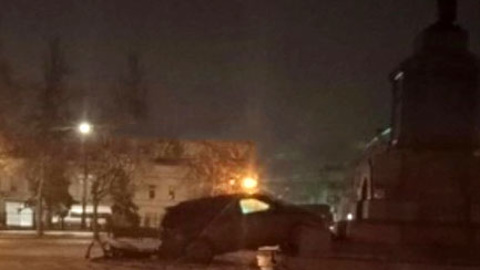 Мастер парковки: водитель въехал в памятник Ленину в Самаре
