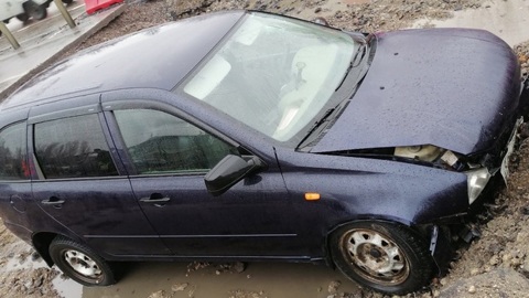 В Воронеже водитель провалился в ремонтную яму и попал в больницу