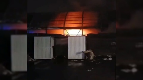В Ярославле два часа тушили рынок