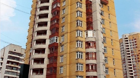 Во Владивостоке треснула стена многоэтажки