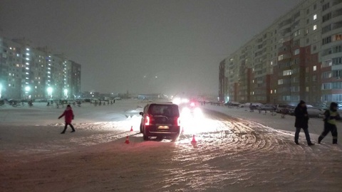 В Новосибирске 4-летнего мальчика на санках сбил автомобиль