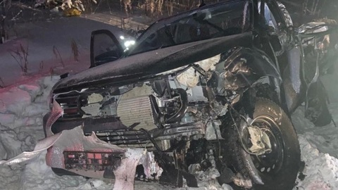 В ЯНАО произошло жесткое столкновение легкового автомобиля с фурой
