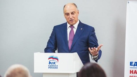 Единороссы могут исключить из партии экс-депутата в розыске