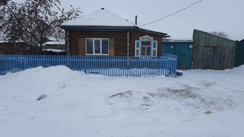 Мать и двое детей спаслись из горящего дома в Новосибирской области