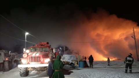 5 часов борьбы с огнем: в селе на Ямале полыхал жилой дом