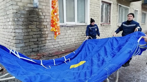В Йошкар-Оле женщина хотела спуститься из окна по шторам