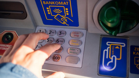 Новосибирец украл 12 миллионов с карт жителей Санкт-Петербурга