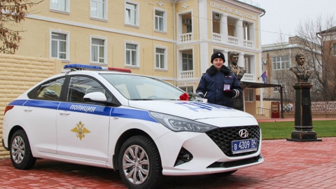 В Волжском наградили сотрудников ДПС, задержавших после погони 16-летнего лихача