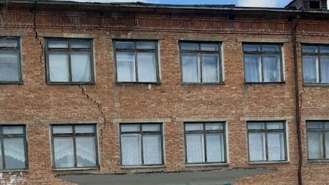 В алтайском поселке школьники ходят на бизнес-ланч в кафе из-за аварийной столовой
