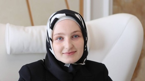 За заслуги перед республикой награждена медалью дочь Кадырова