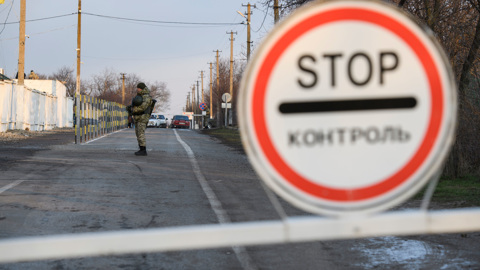 Символика РФ и покупка трактора: пограничники не пропустили узбекистанца в Украину