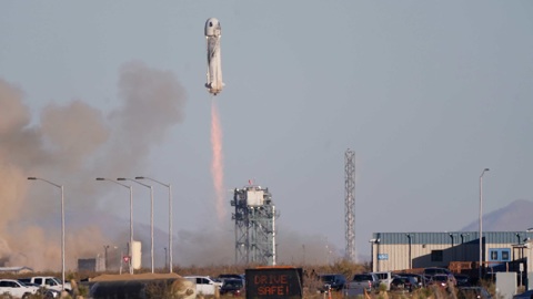 New Shepard совершил 11-минутный коммерческий суборбитальный полет