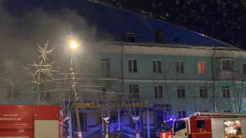 Четырех детей эвакуировали из горящего магазина игрушек в Дзержинске
