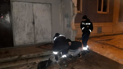 В Казани мужчина застрял в плите, пытаясь достать телефон