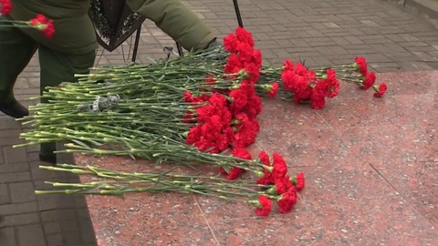 Под Воронежем молодые люди распивали алкоголь на братской могиле