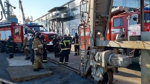Прокуратура начала проверку после пожара на судне в порту Владивостока