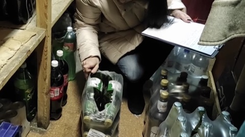 Из магазина Мурманска изъяли более 230 л сомнительного алкоголя