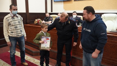 Маленький герой получил награду: юный липчанин спас тонущего друга