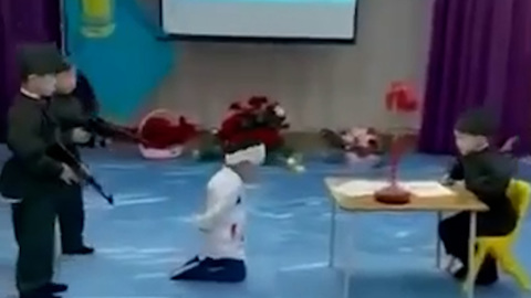 Видео из Сети. В казахстанском детсаду разыграли сцену расстрела