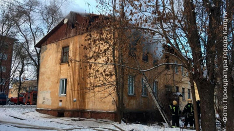 В Калуге при пожаре в двухэтажном доме пострадал человек