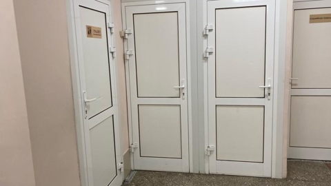 "Гендерно-нейтральный" туалет заметили в школе Новосибирска