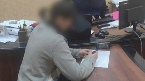 Бросившая детей в овраге мать перед этим душила их шарфом
