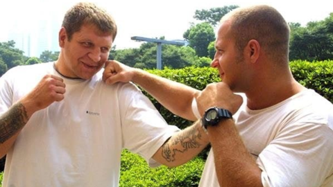 Ностальгия Емельяненко: Александр опубликовал фото с Федором