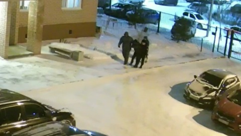 В минус 30 без одежды: в Ярославле полицейские спасли пенсионера