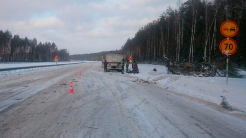 Выпавшая из грузовика ель стала причиной смертельного ДТП
