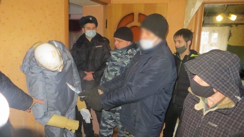 Мужчина пришел в полицию с повинной, думая, что зарезал сожительницу