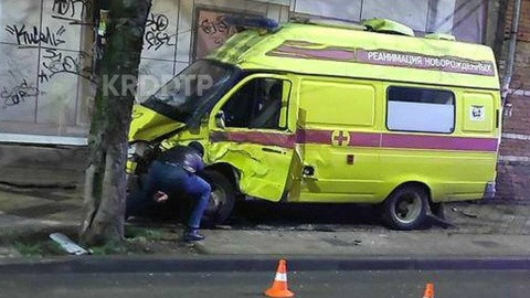 Водитель скорой умер после ДТП в Краснодаре