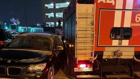 Пять машин сгорели в автосервисе в Химках