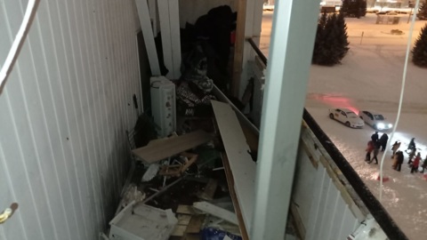 Петарда разнесла балкон жилого дома в Набережных Челнах