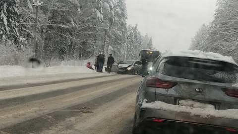 Двое детей и взрослые пострадали в аварии на востоке Подмосковья