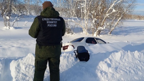 На Камчатке люди задохнулись в застрявшей в снегу машине
