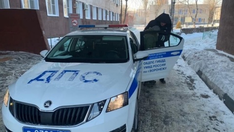 Нетрезвый водитель сбил девушку с ребенком на парковке гипермаркета