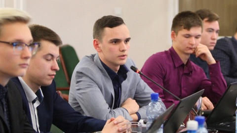 В Самаре молодежного министра лишили удостоверения за стрельбу из автомата
