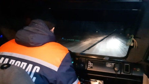 На Ямале спасли отца с маленьким ребенком