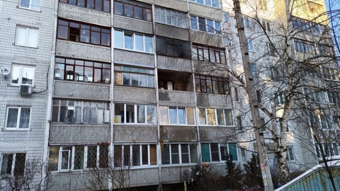 Мусор вспыхнул на балконе тверской многоэтажки