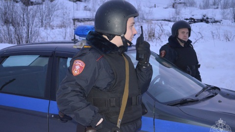 Мужчина устроил пир из украденных продуктов в примерочной магазина