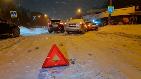 В Петрозаводске под колеса автомобиля попала 70-летняя женщина