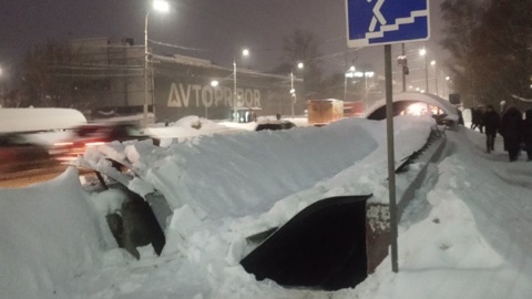 Во Владимире под снегом рухнул козырек подземного перехода