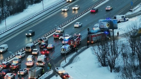 Пассажирский автобус попал в аварию на юго-западе Москвы