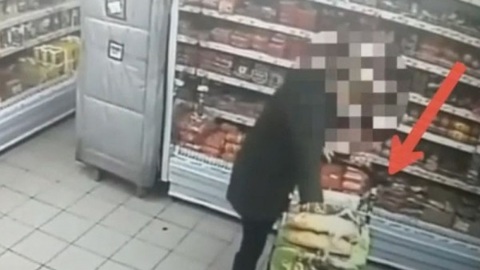 На Ставрополье женщина пыталась вывезти в коляске продукты из магазина