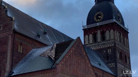 С Домского собора в Риге сдуло часть крыши