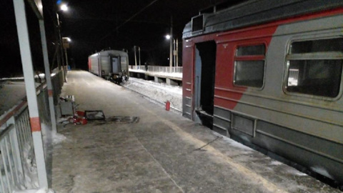 Причины пожара в подмосковной электричке выясняют прокуратура и СК