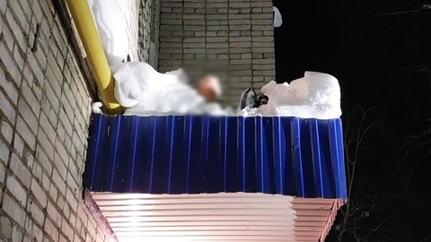 В Набережных Челнах пенсионерка упала на козырек подъезда